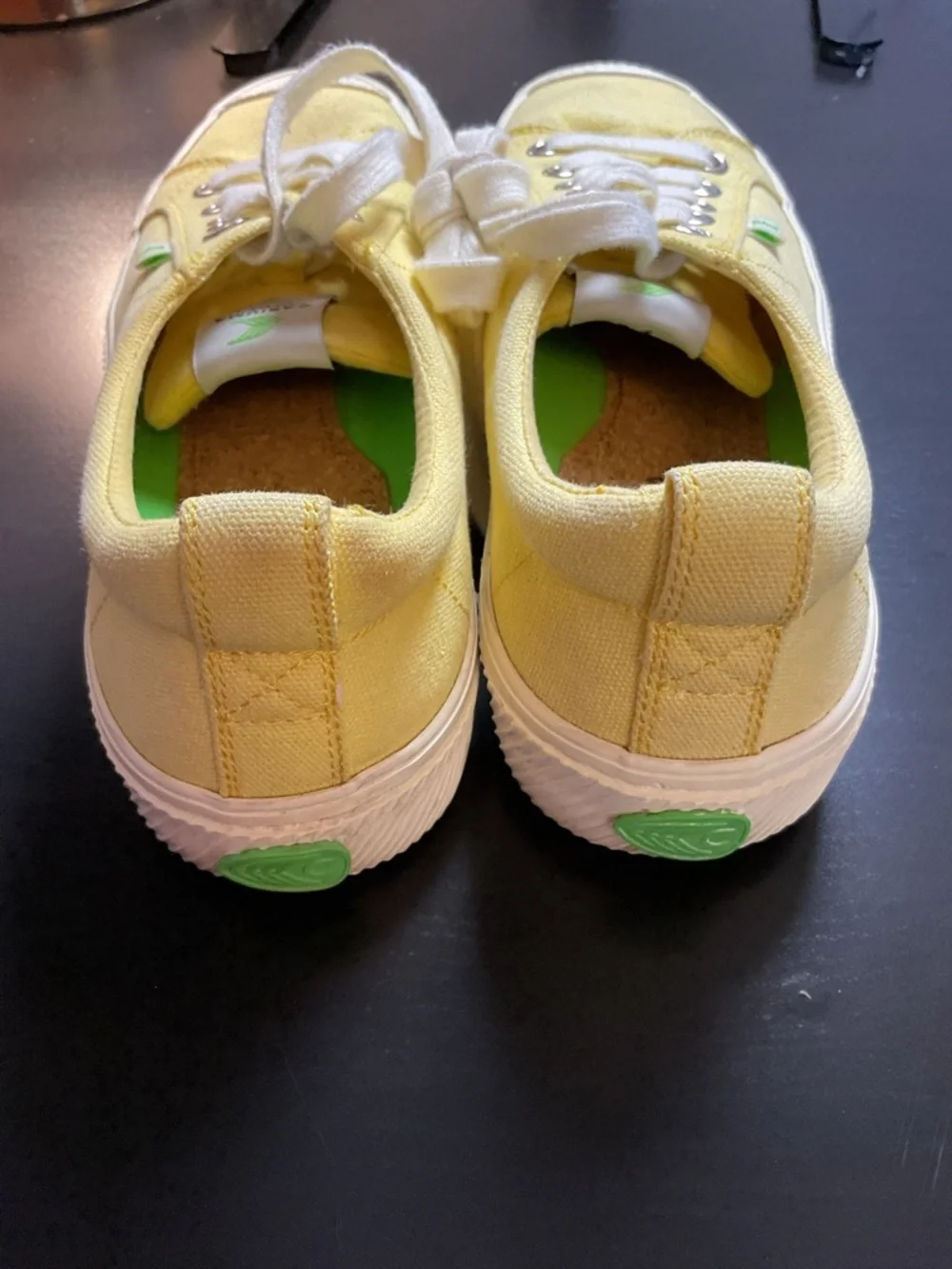 Cariuma OCA Low Top Sneakers Yellow Canvas Women’s Size 7 Casual Comfortable - Picture 10 of 11